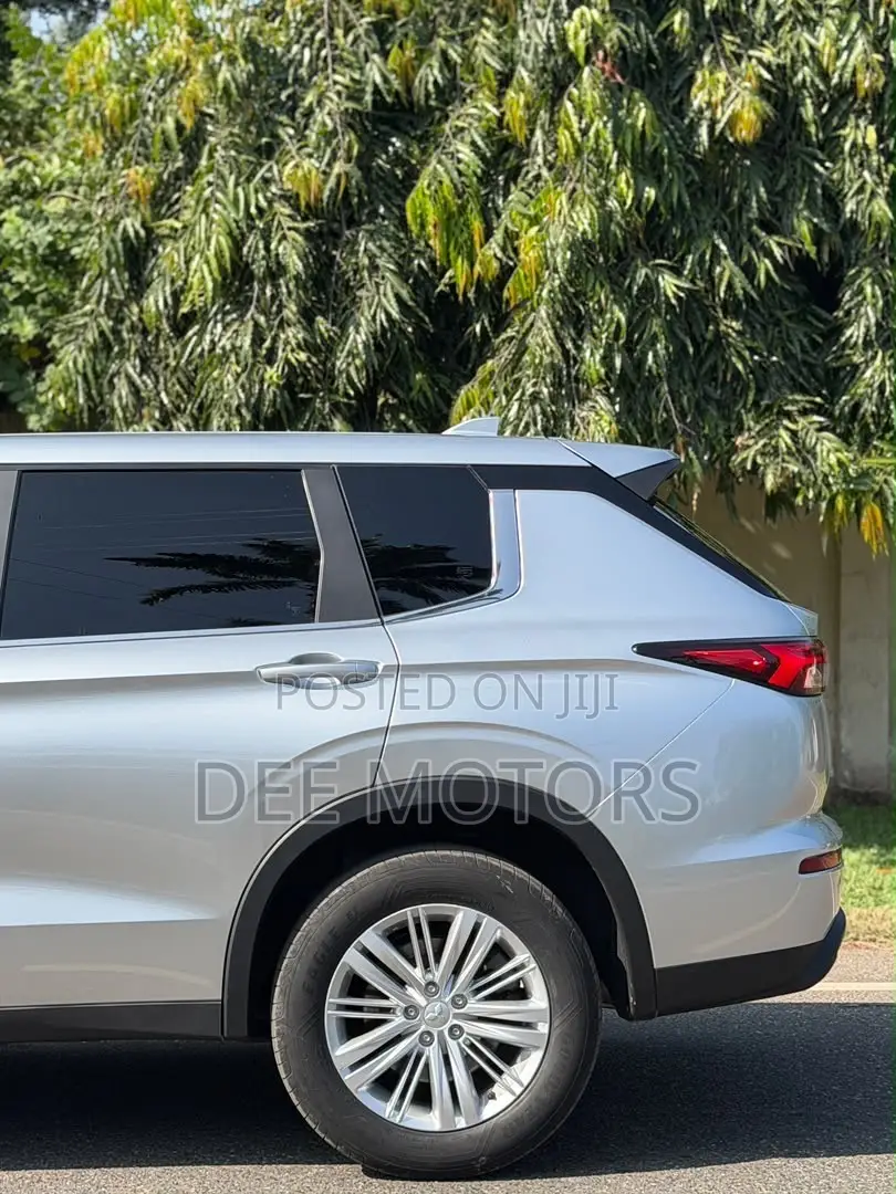 Mitsubishi Outlander SEL 2022 Silver