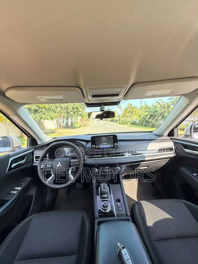 Mitsubishi Outlander SEL 2022 Silver