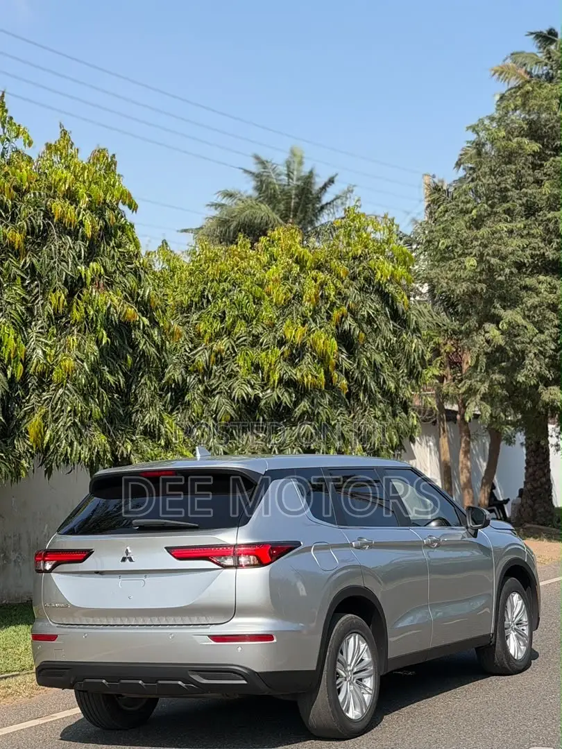 Mitsubishi Outlander SEL 2022 Silver