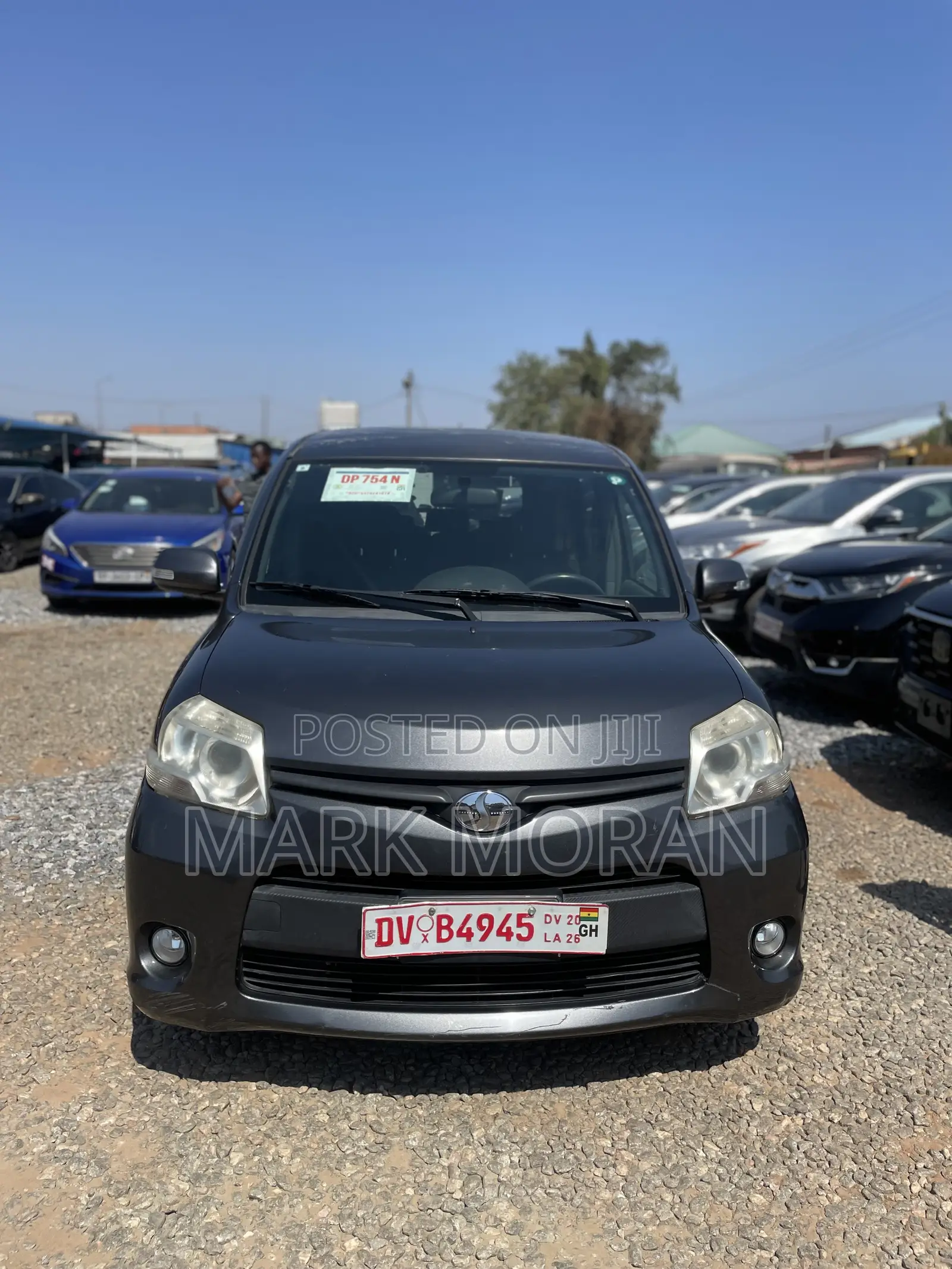 Toyota Sienta 2011 Gray