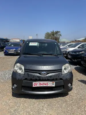 Toyota Sienta 2011 Gray