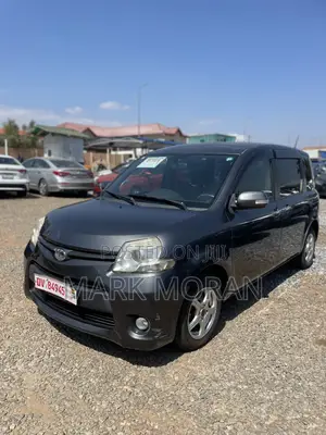 Toyota Sienta 2011 Gray