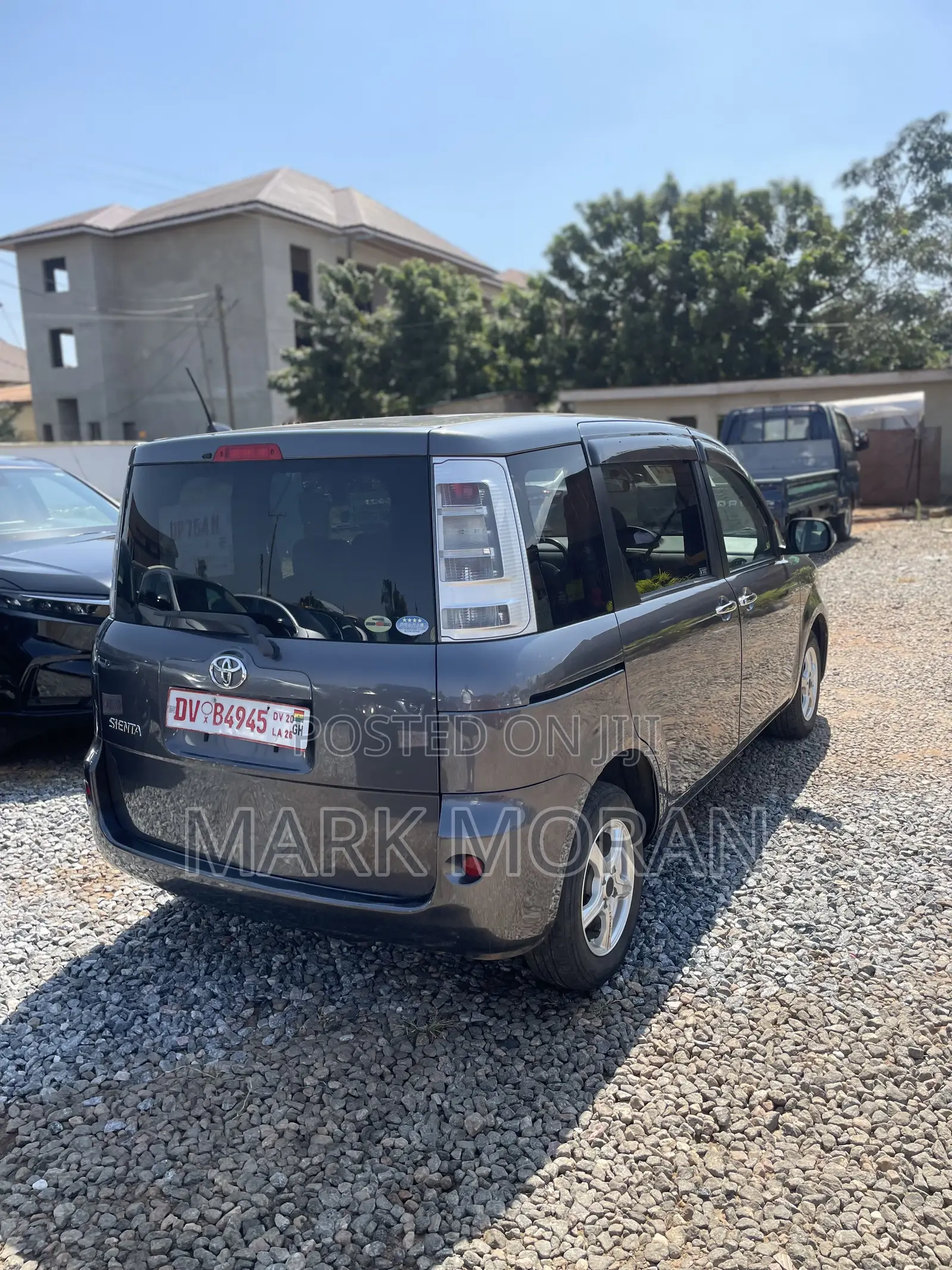 Toyota Sienta 2011 Gray