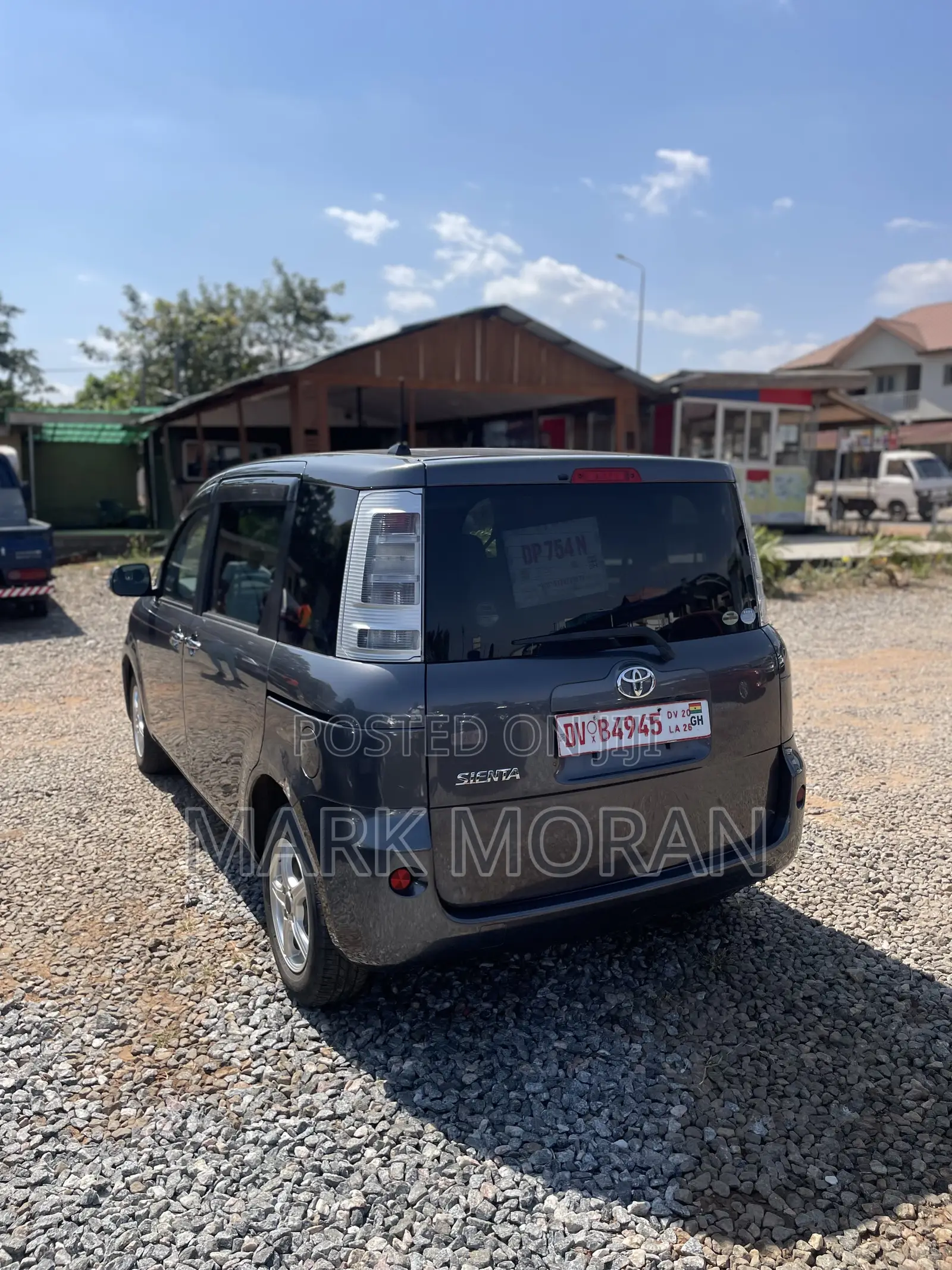 Toyota Sienta 2011 Gray
