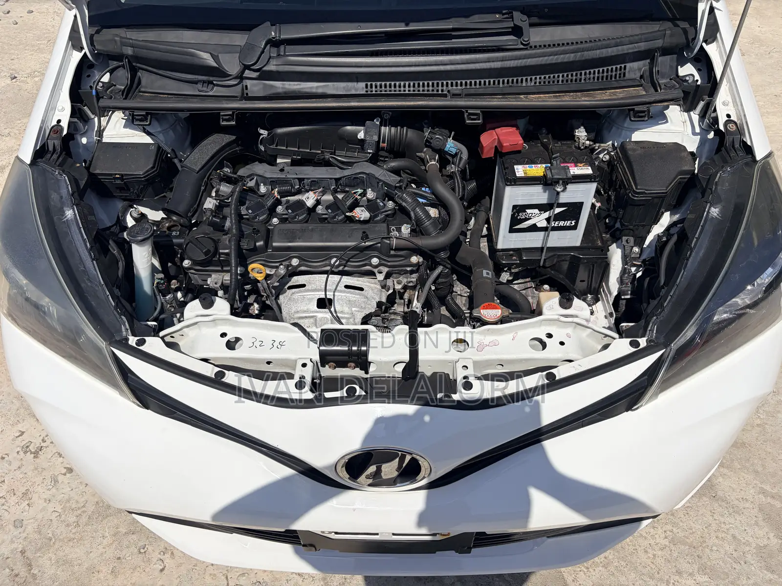Toyota Vitz 1.3 AWD 5dr 2015 White