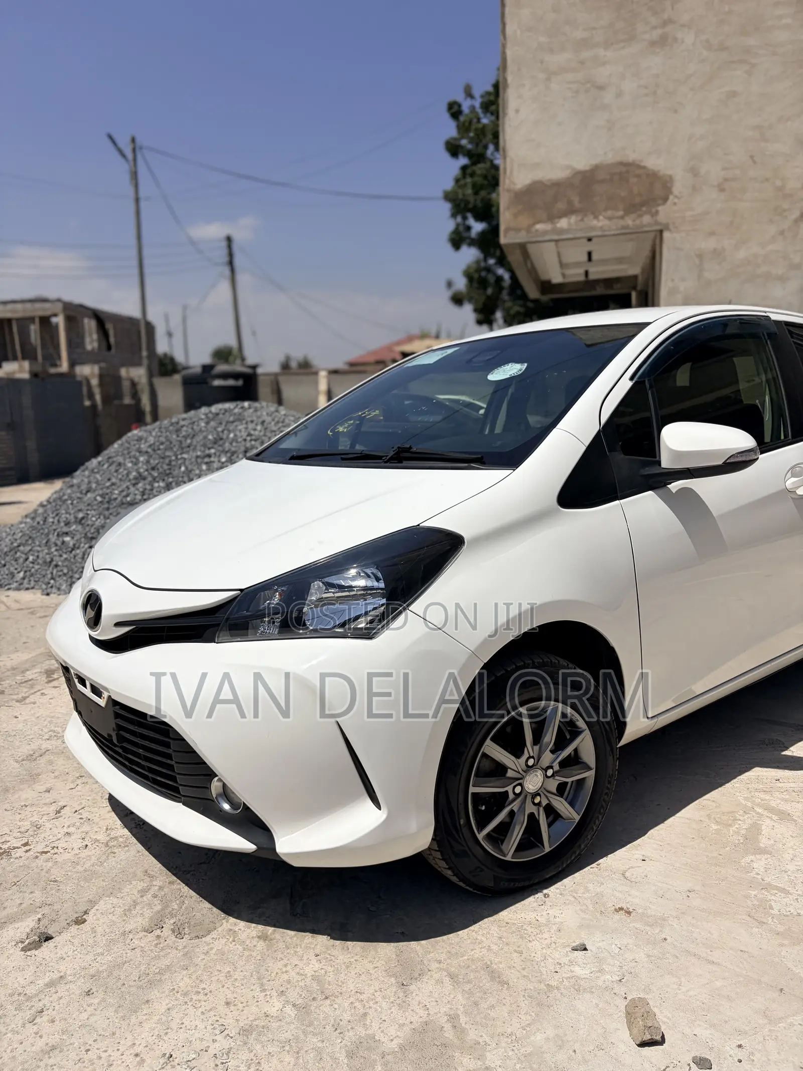 Toyota Vitz 1.3 AWD 5dr 2015 White
