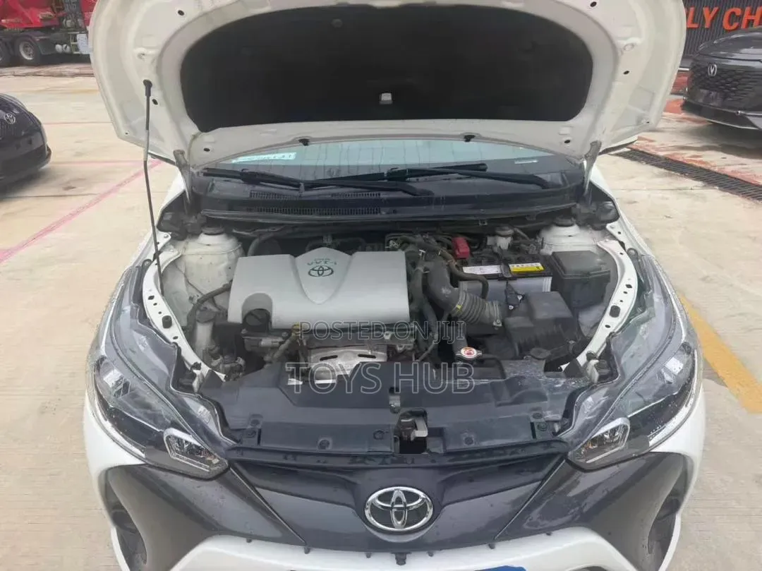 Toyota Yaris L Hatchback 5dr 2018 White