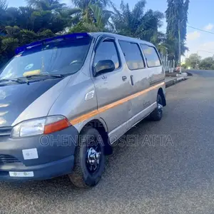 Toyota HiAce 2001 Silver