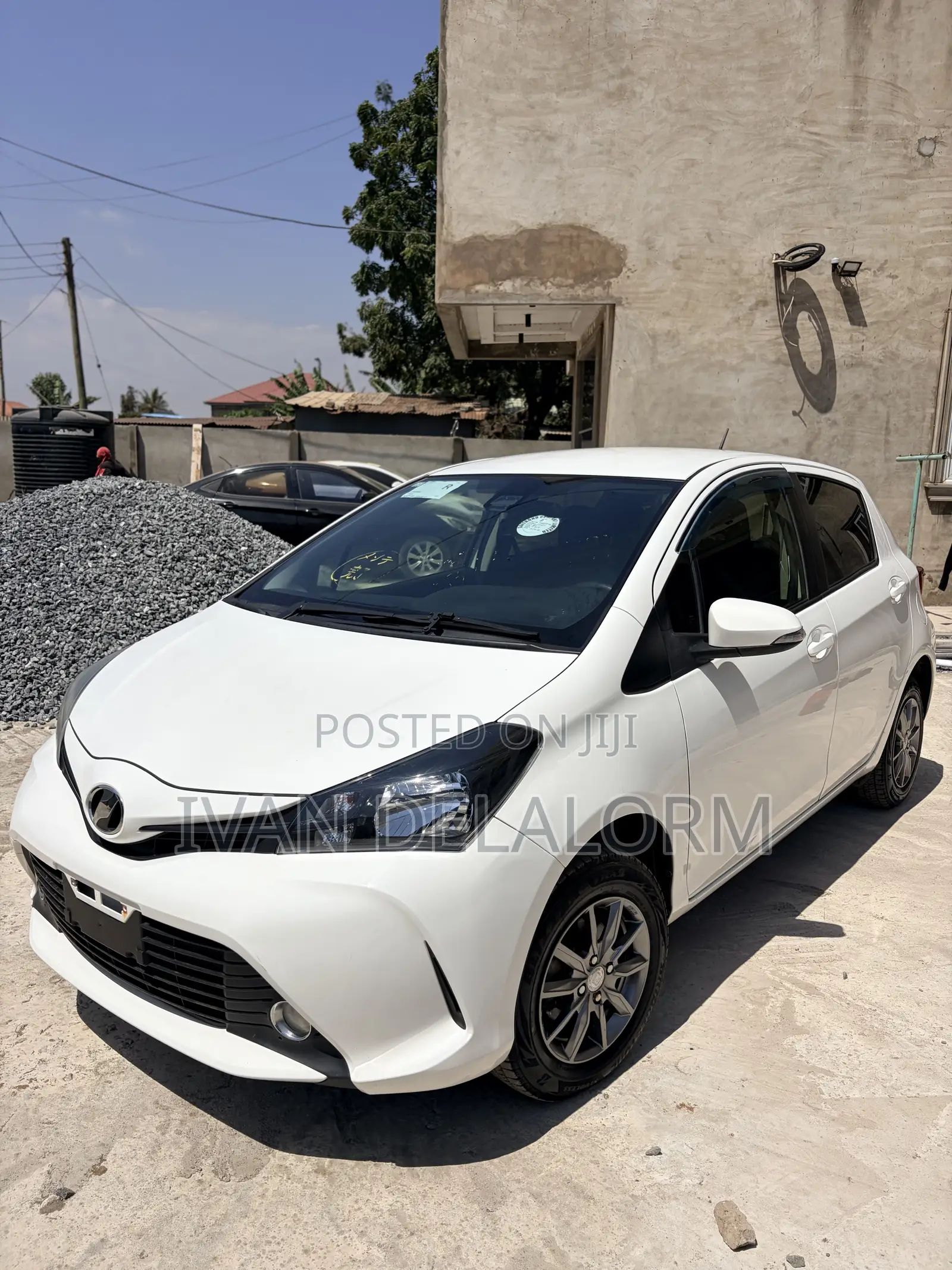 Toyota Vitz 1.3 AWD 5dr 2015 White