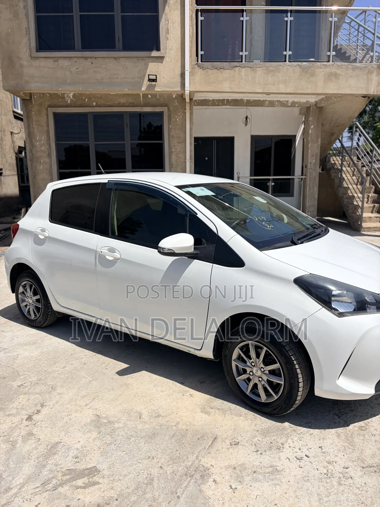 Toyota Vitz 1.3 AWD 5dr 2015 White