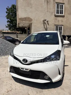 Toyota Vitz 1.3 AWD 5dr 2015 White