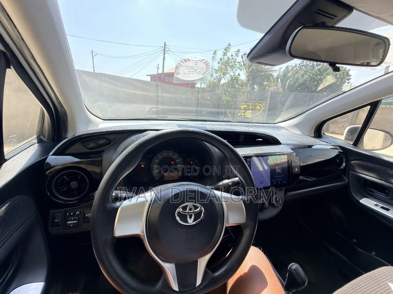 Toyota Vitz 1.3 AWD 5dr 2015 White