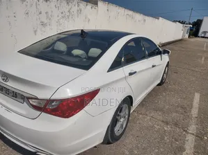 Hyundai Sonata SE 2.0T Sedan FWD (2.0L 4cyl 6A) 2013 White