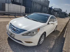 Hyundai Sonata SE 2.0T Sedan FWD (2.0L 4cyl 6A) 2013 White