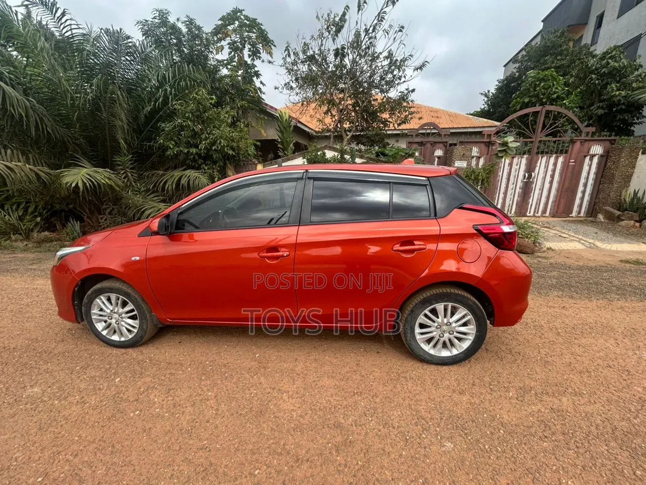 Toyota Yaris L Hatchback 5dr 2017 Orange