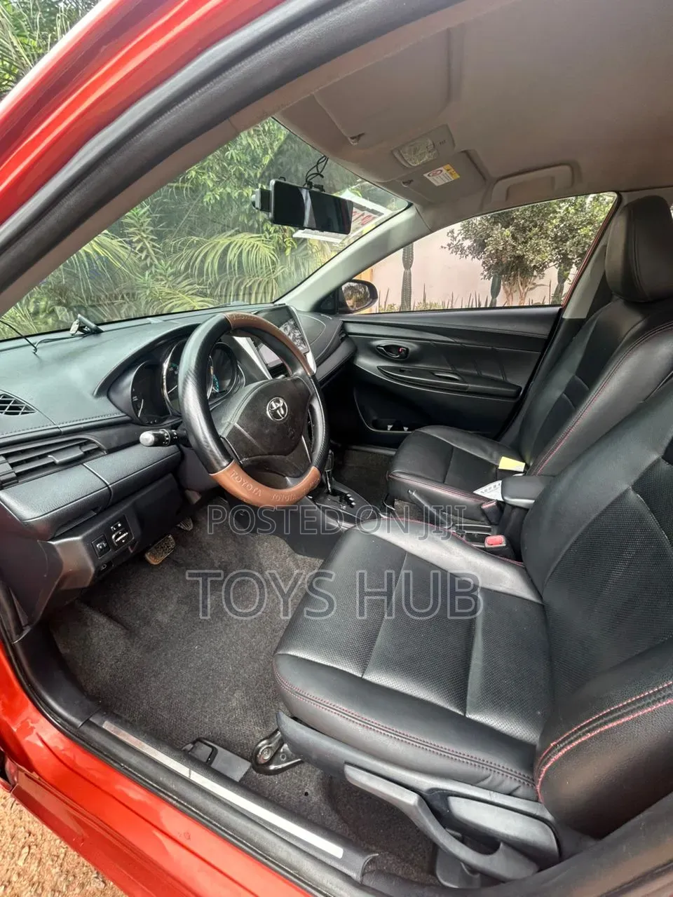 Toyota Yaris L Hatchback 5dr 2017 Orange