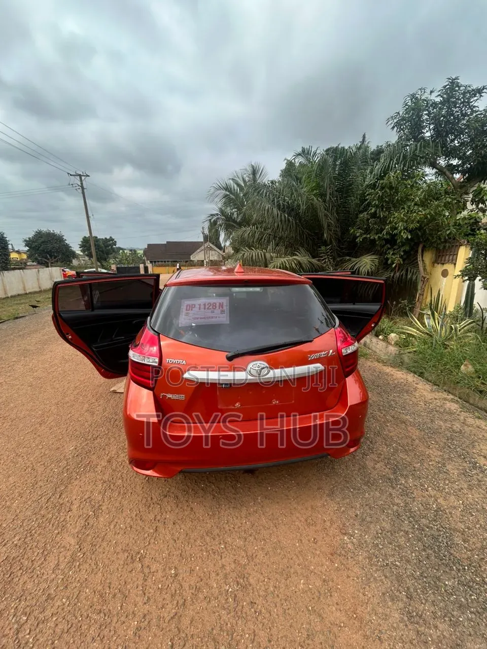 Toyota Yaris L Hatchback 5dr 2017 Orange