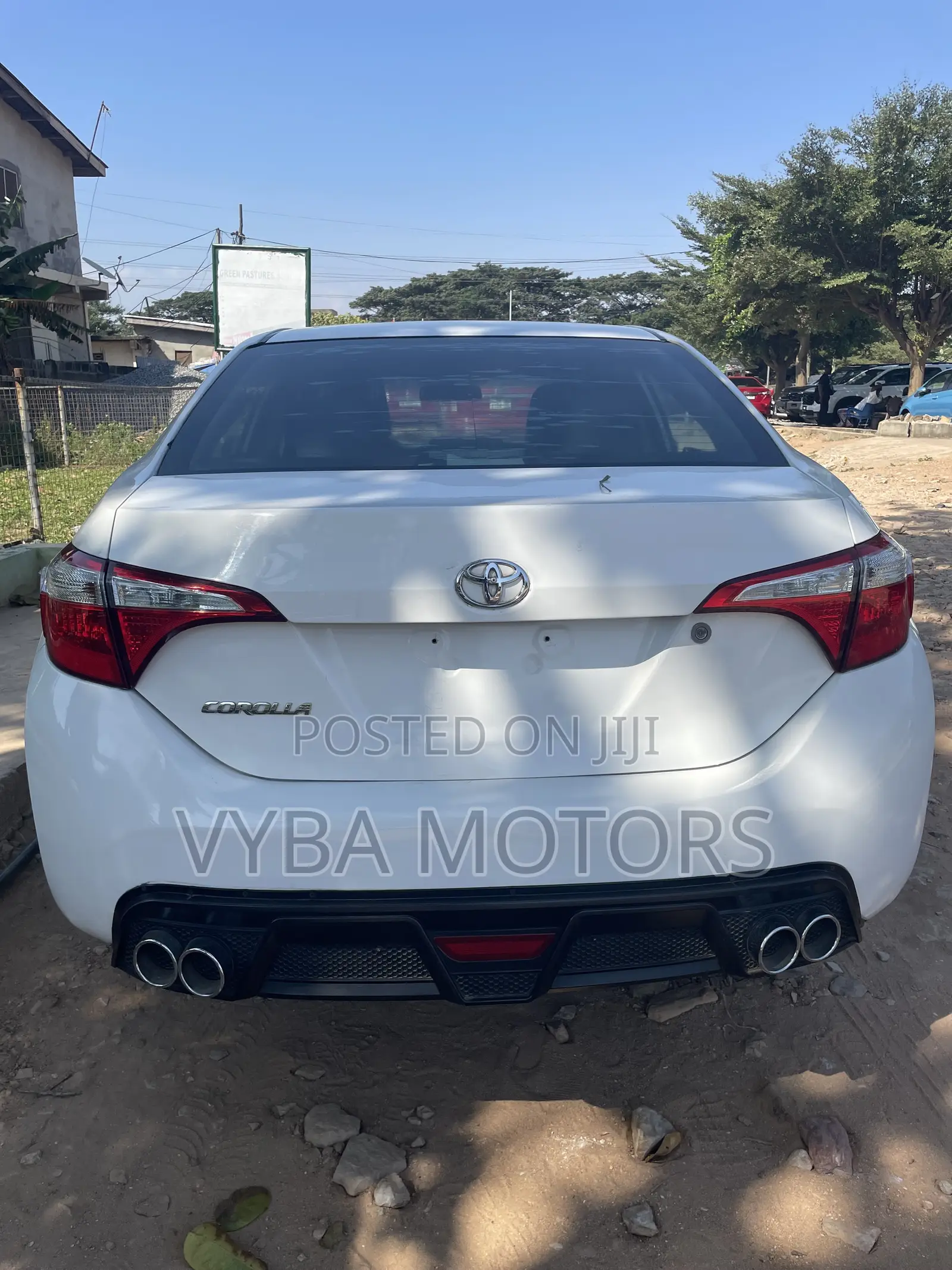 Toyota Corolla LE Eco 4dr Sedan (1.8L 4cyl CVT) 2015 White