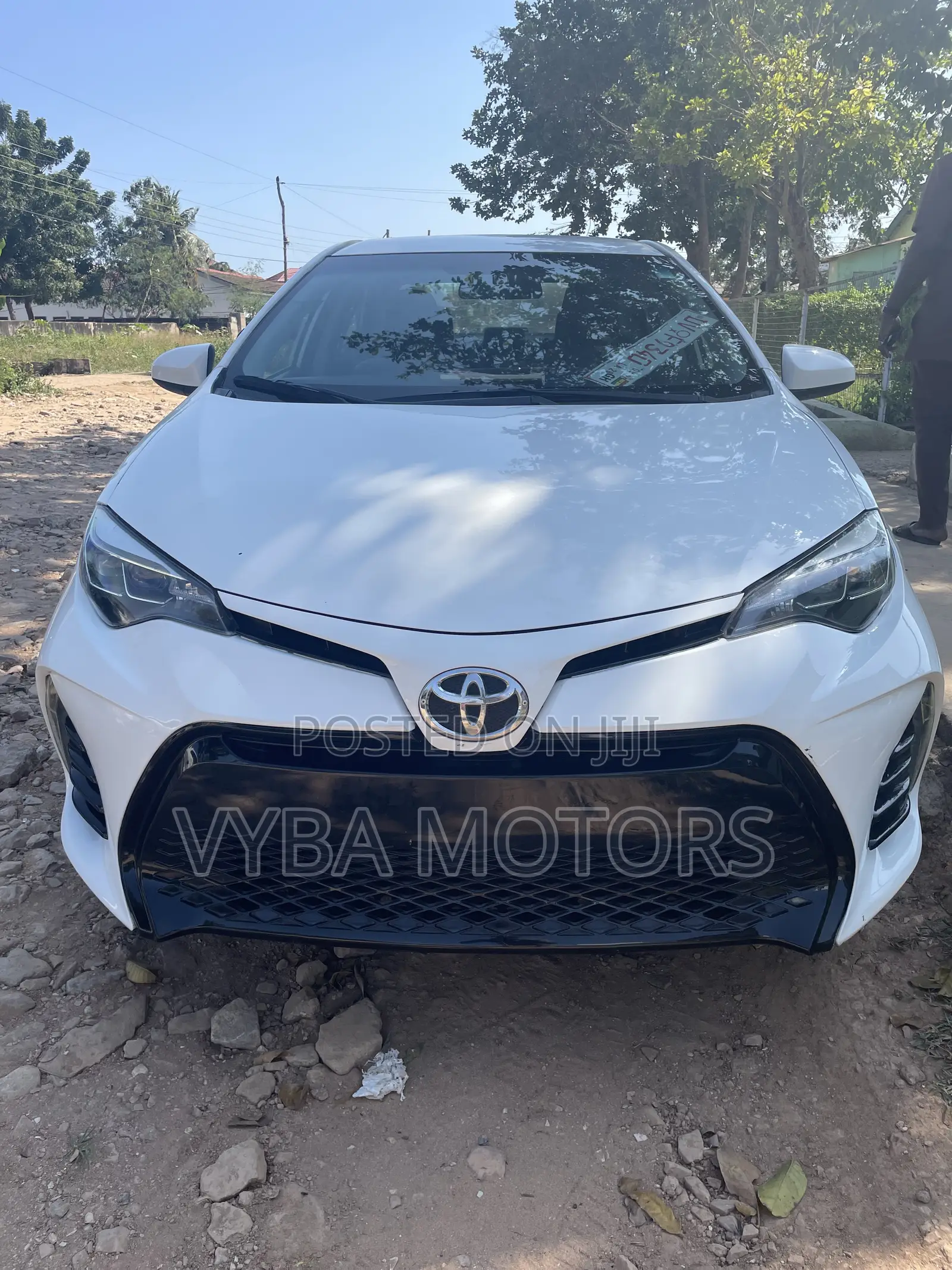 Toyota Corolla LE Eco 4dr Sedan (1.8L 4cyl CVT) 2015 White