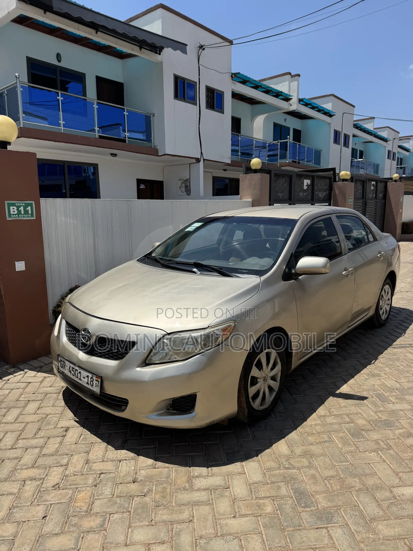 Toyota Corolla LE 4dr Sedan (1.8L 4cyl 4A) 2010 Gold