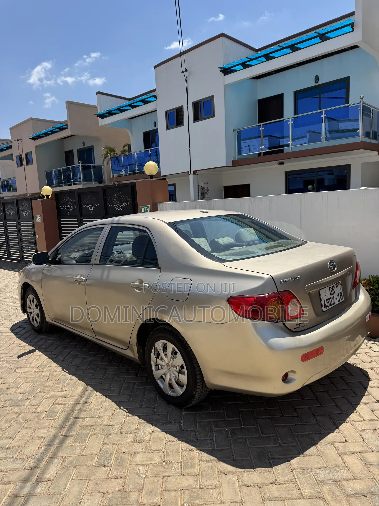 Toyota Corolla LE 4dr Sedan (1.8L 4cyl 4A) 2010 Gold
