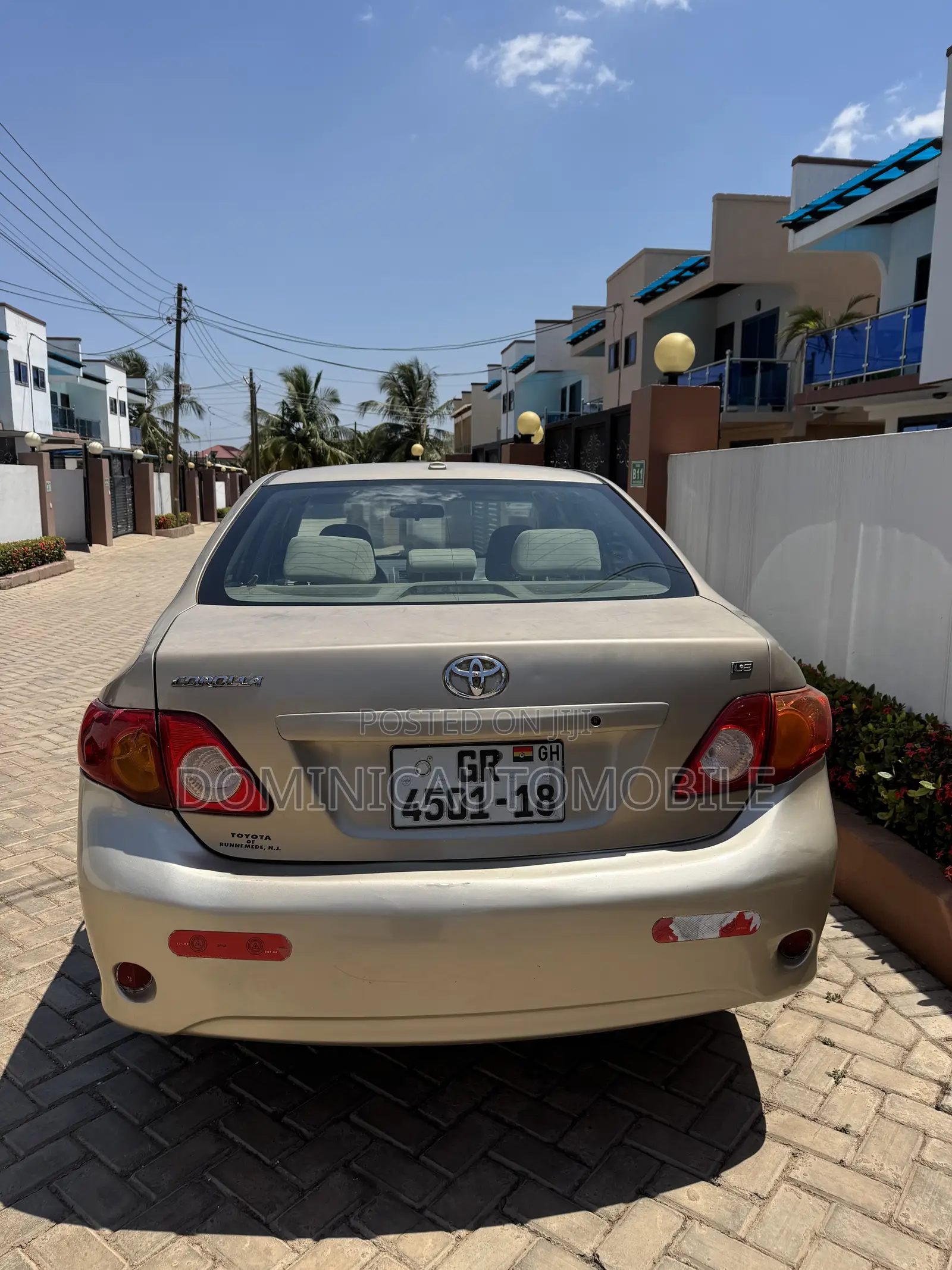 Toyota Corolla LE 4dr Sedan (1.8L 4cyl 4A) 2010 Gold
