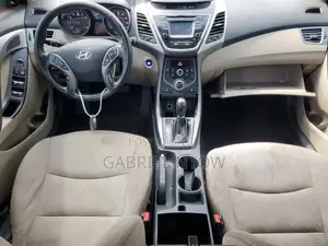 Hyundai Elantra SE Sedan FWD (1.8L 4cyl 6A) 2016 Red