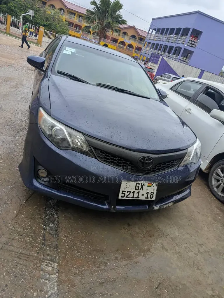 Toyota Camry SE 4dr Sedan (2.5L 4cyl 6A) 2013 Blue