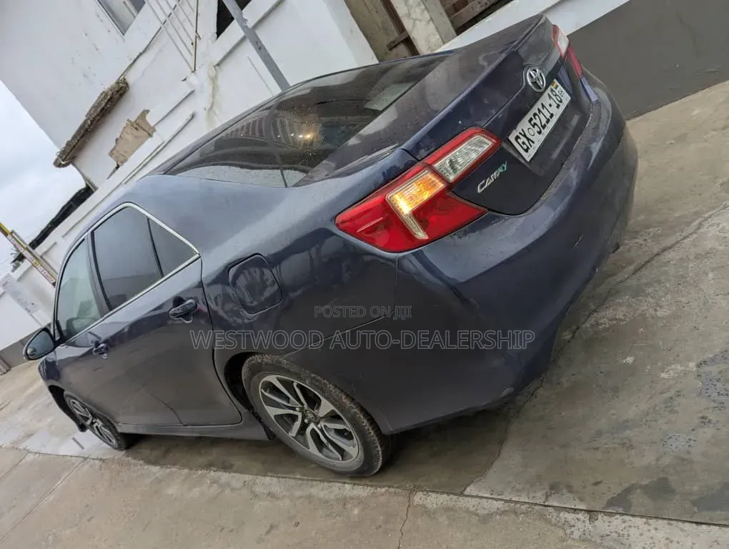 Toyota Camry SE 4dr Sedan (2.5L 4cyl 6A) 2013 Blue