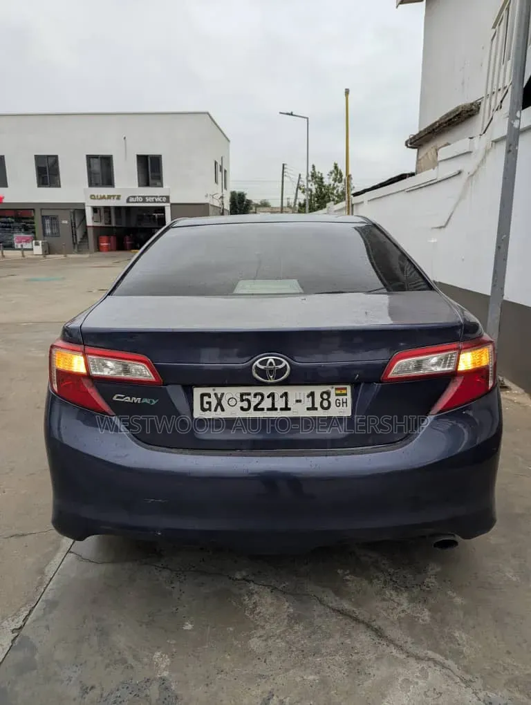 Toyota Camry SE 4dr Sedan (2.5L 4cyl 6A) 2013 Blue