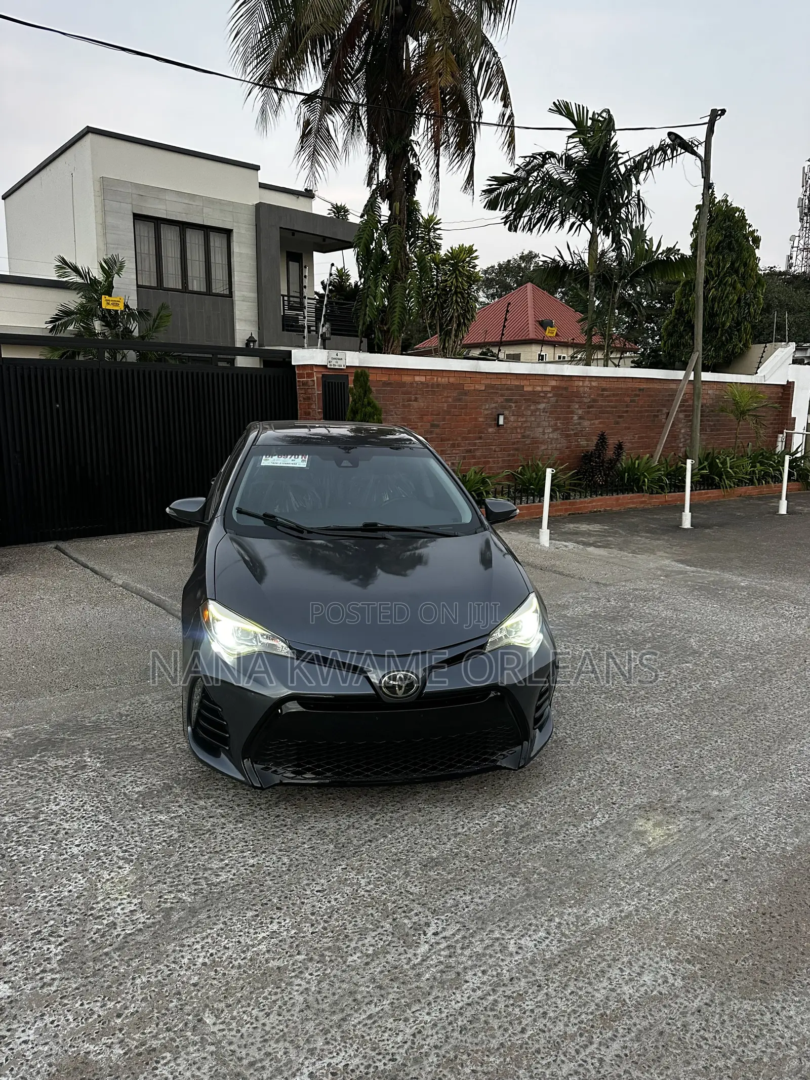 Toyota Corolla SE 4dr Sedan (1.8L 4cyl CVT) 2017 Gray