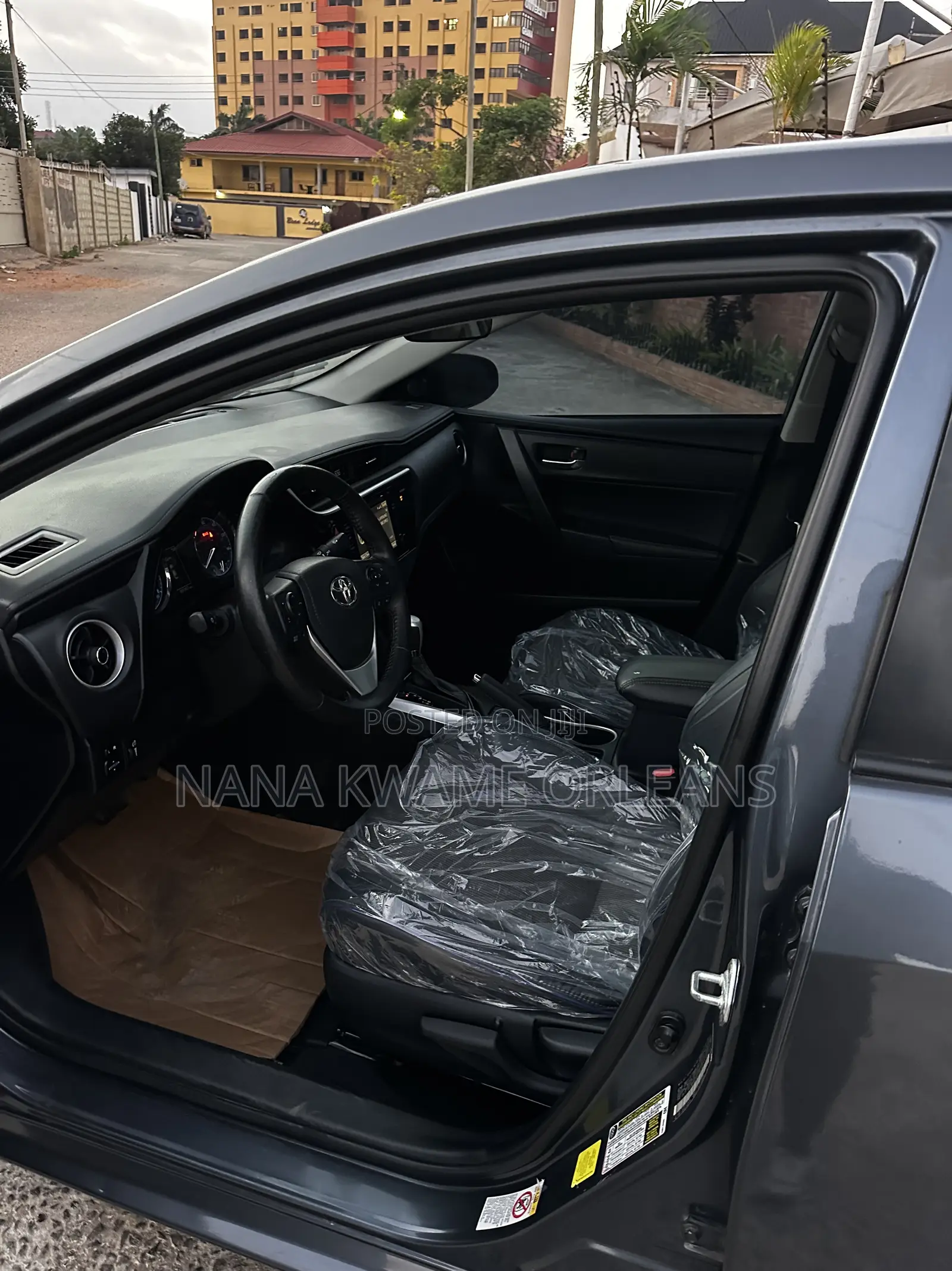 Toyota Corolla SE 4dr Sedan (1.8L 4cyl CVT) 2017 Gray