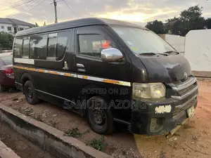 Toyota HiAce 2015 Black
