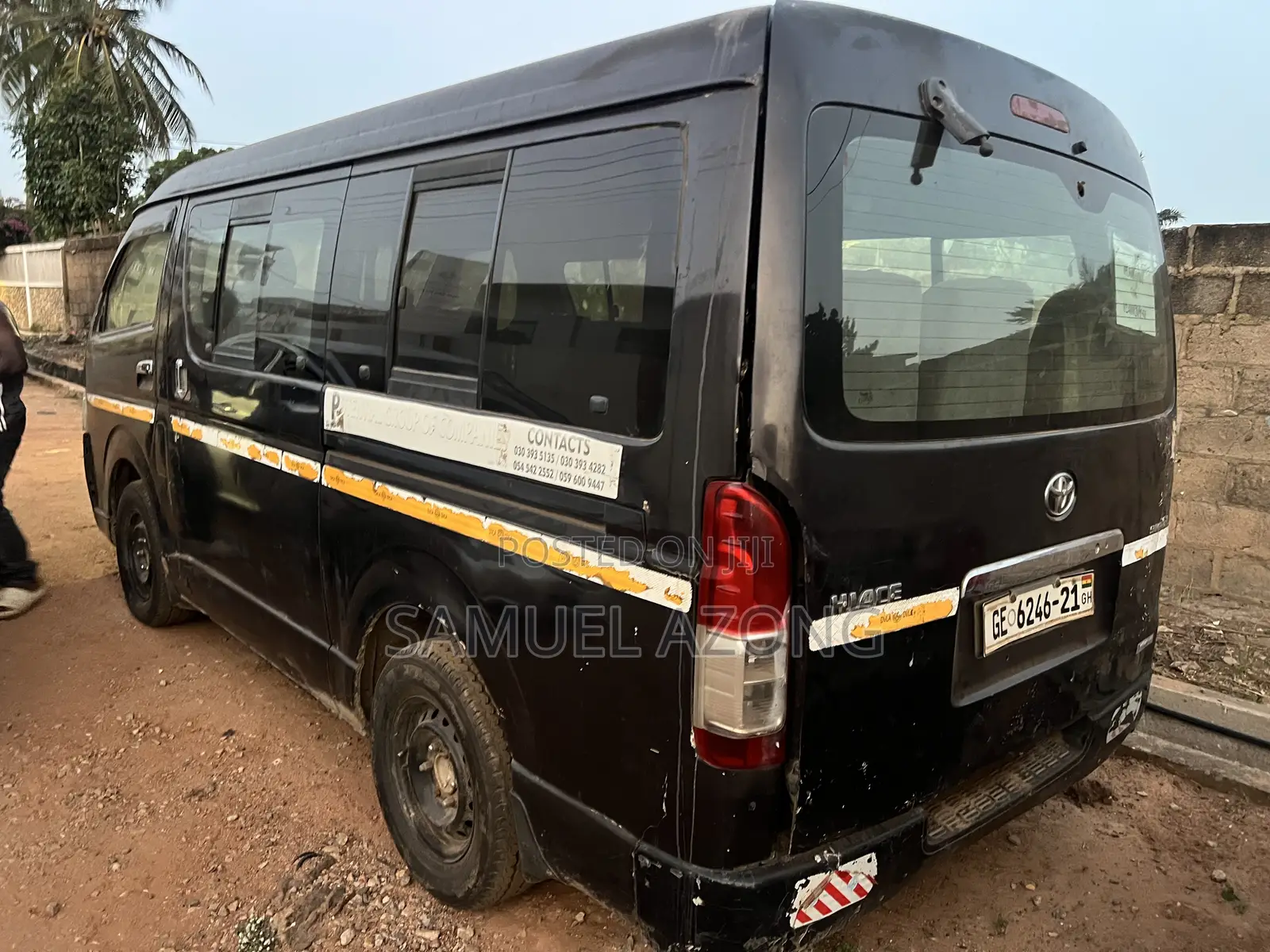 Toyota HiAce 2015 Black