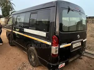 Toyota HiAce 2015 Black