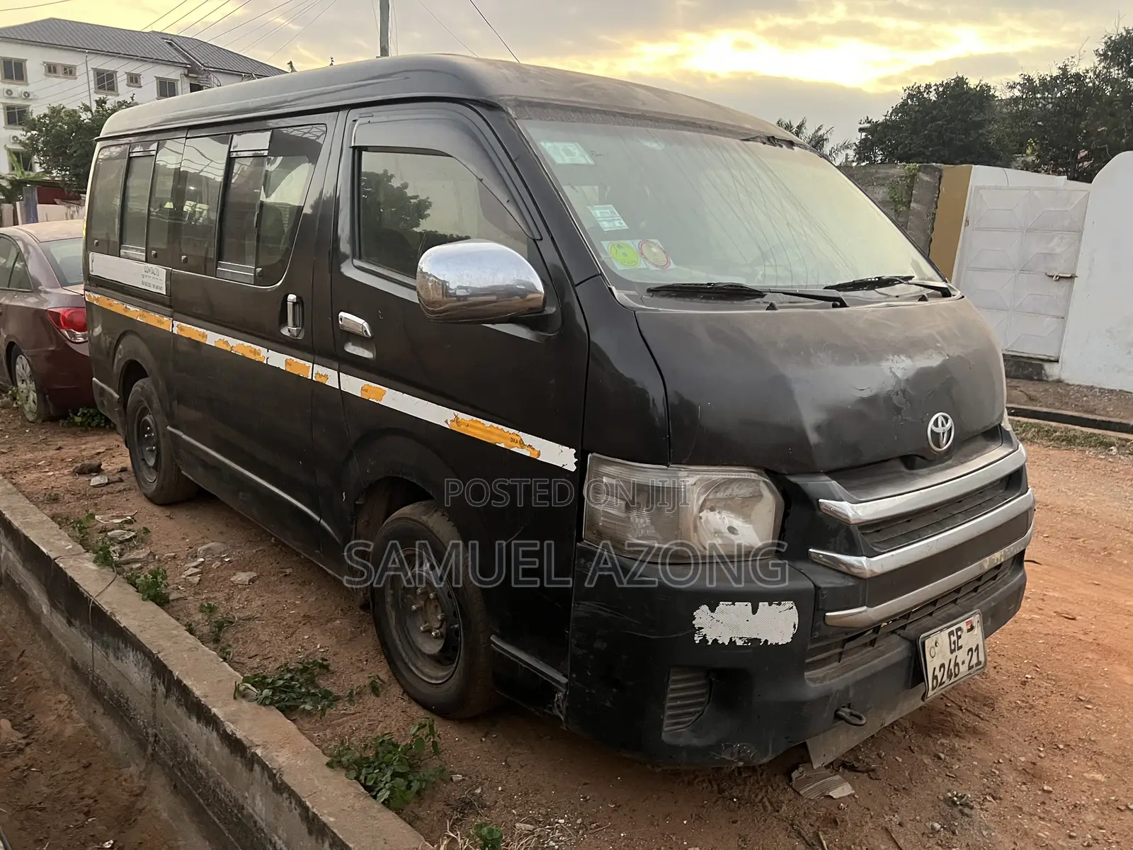 Toyota HiAce 2015 Black