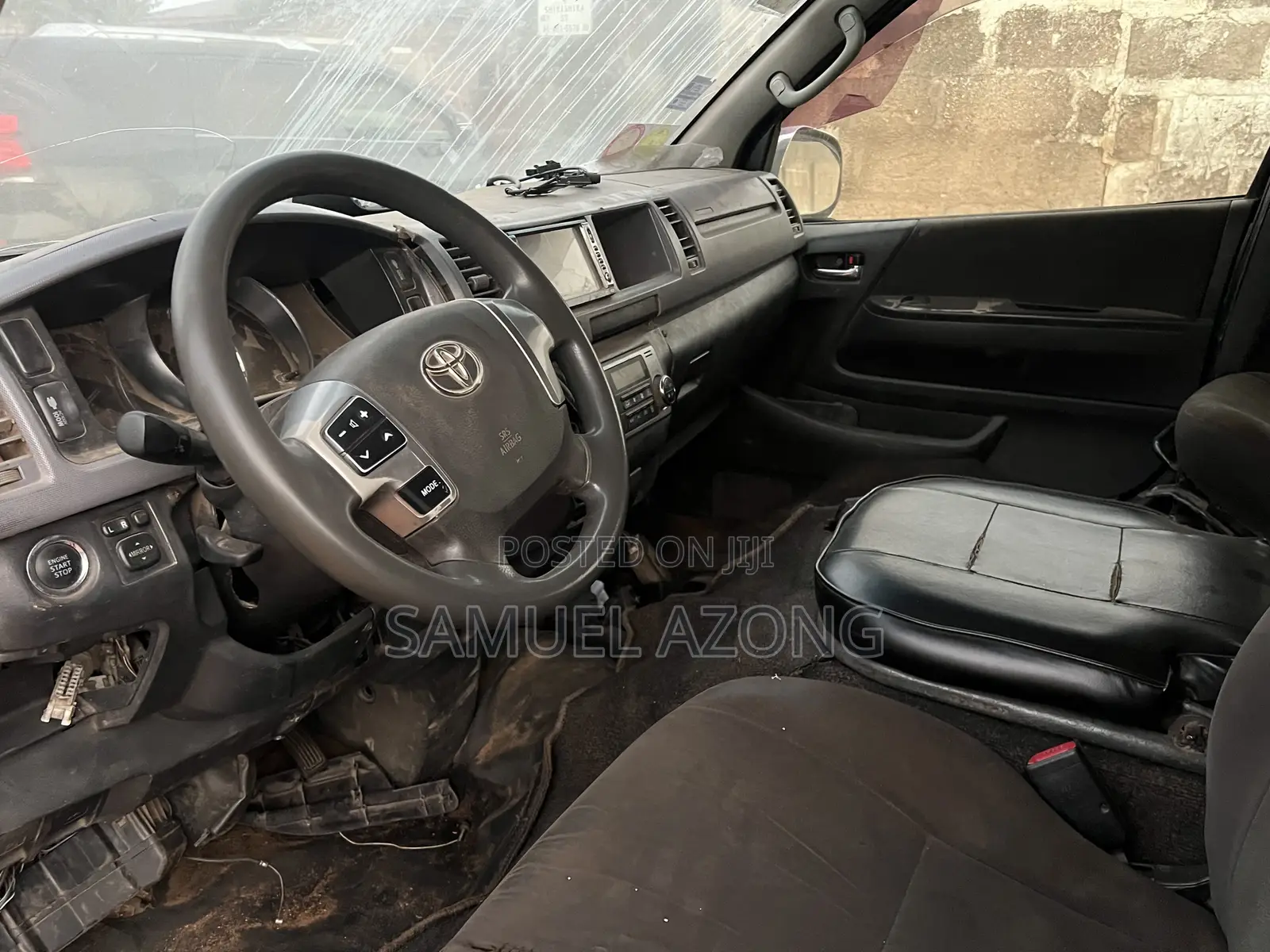 Toyota HiAce 2015 Black