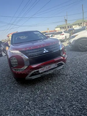 Mitsubishi Outlander SE 2025 Red