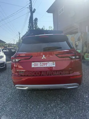 Mitsubishi Outlander SE 2025 Red
