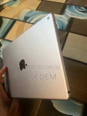 Apple iPad 2 Wi-Fi 64 GB Gray