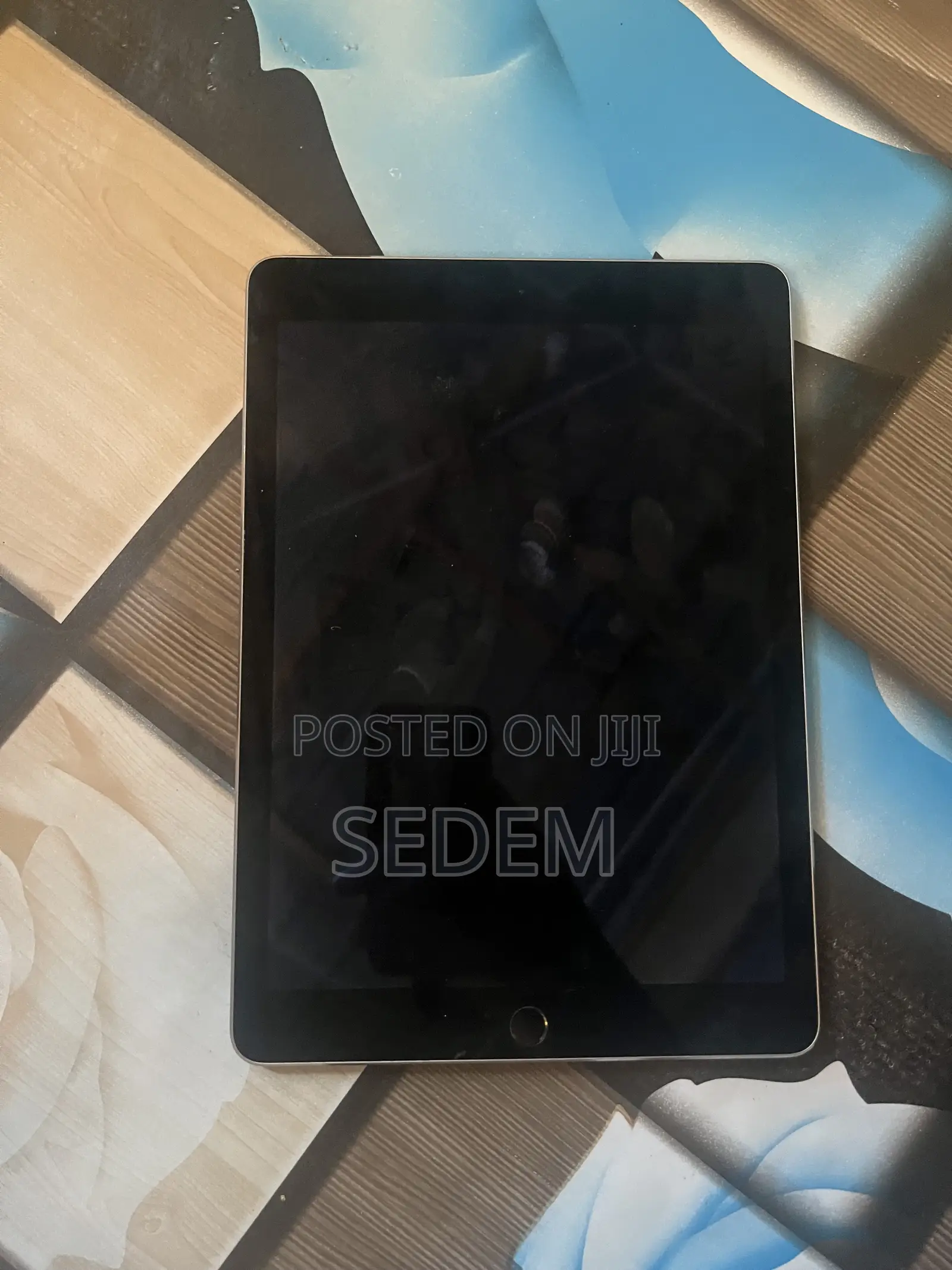 Apple iPad 2 Wi-Fi 64 GB Gray
