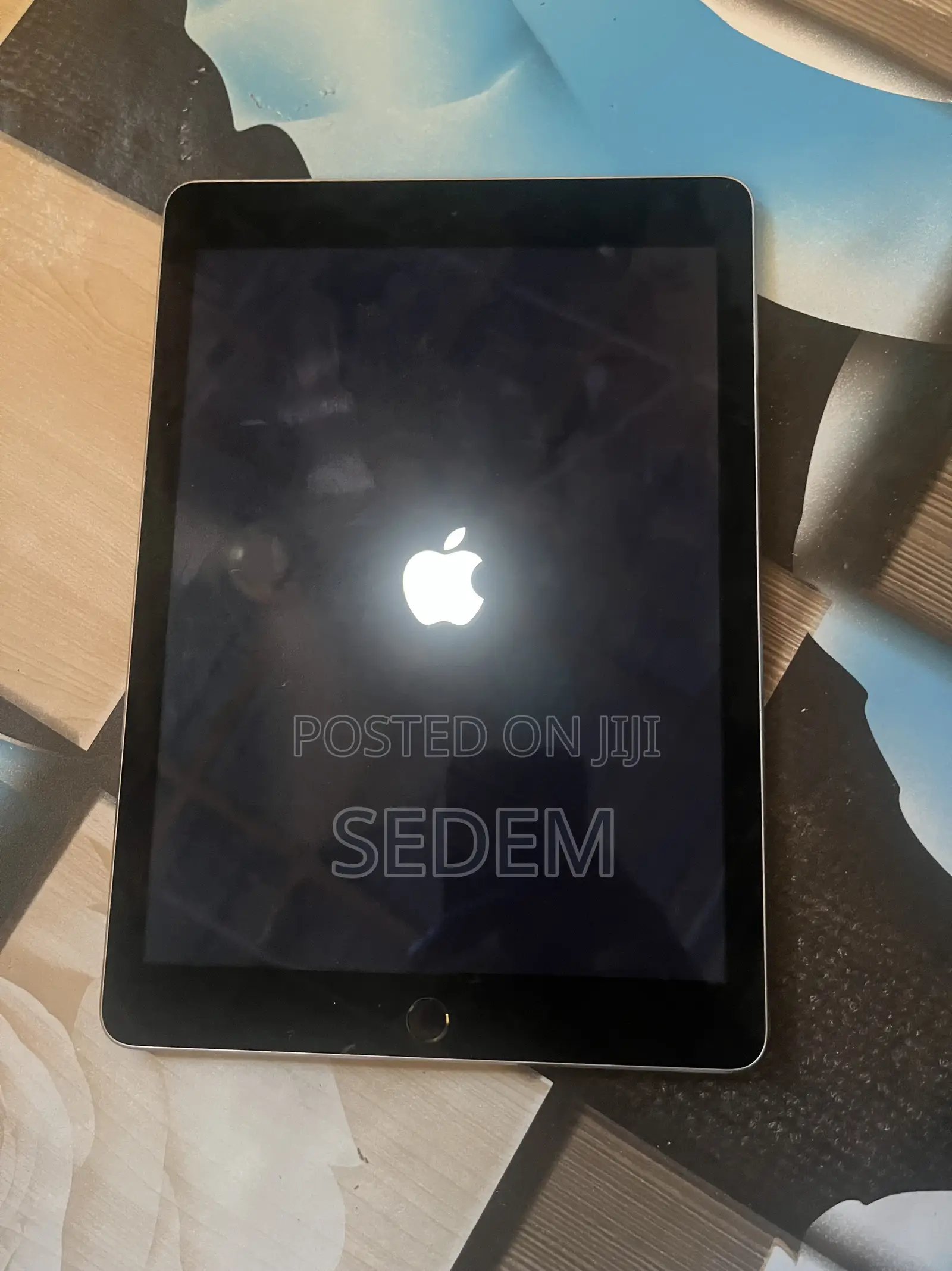 Apple iPad 2 Wi-Fi 64 GB Gray