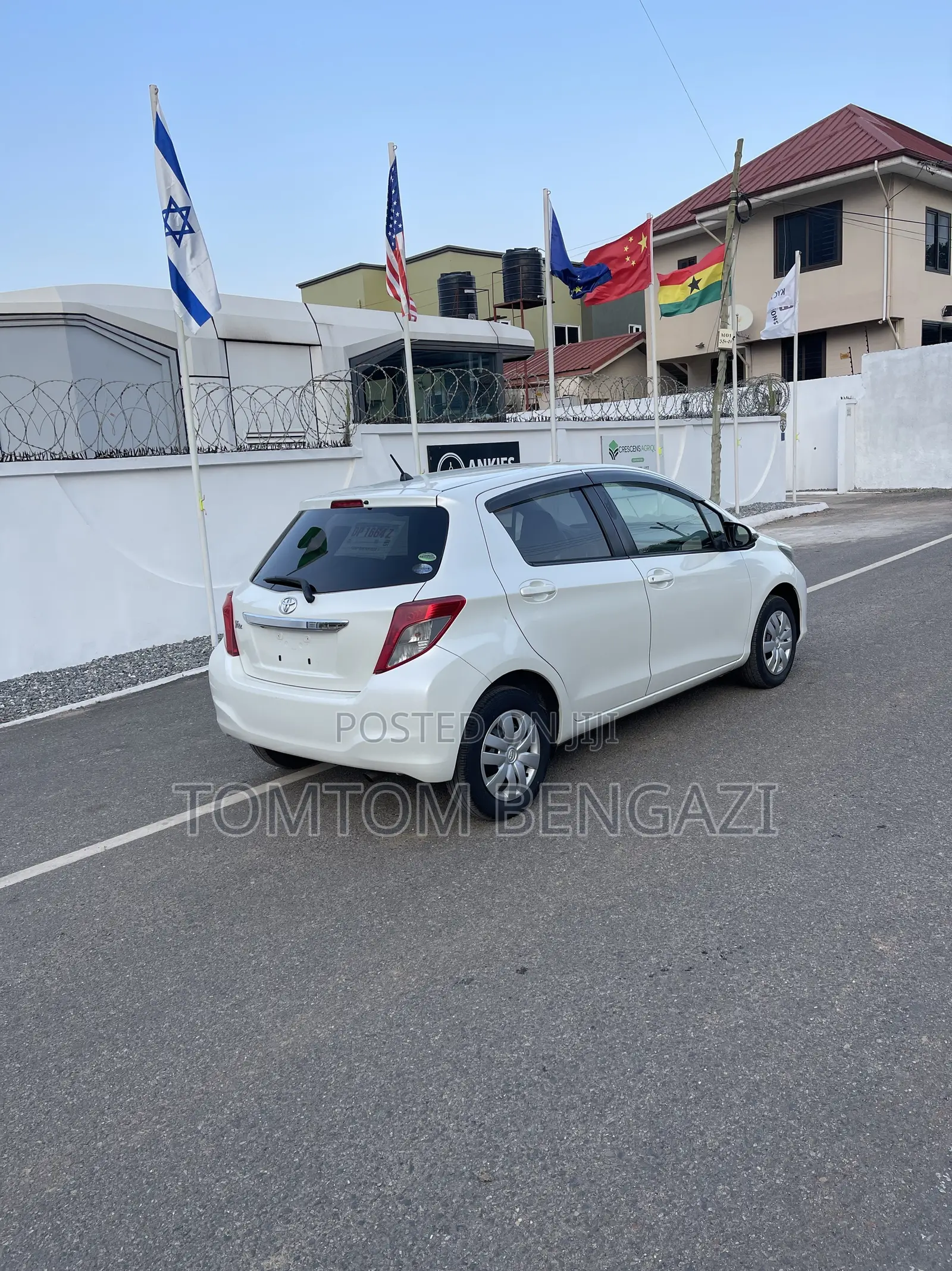Toyota Vitz 1.3 FWD 5dr 2013 White