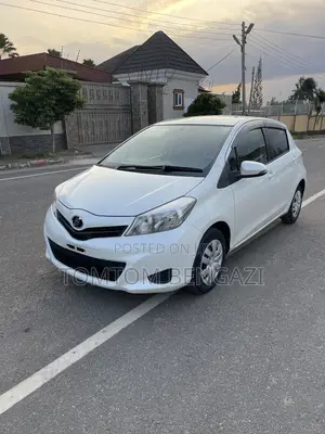 Toyota Vitz 1.3 FWD 5dr 2013 White