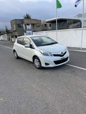 Toyota Vitz 1.3 FWD 5dr 2013 White