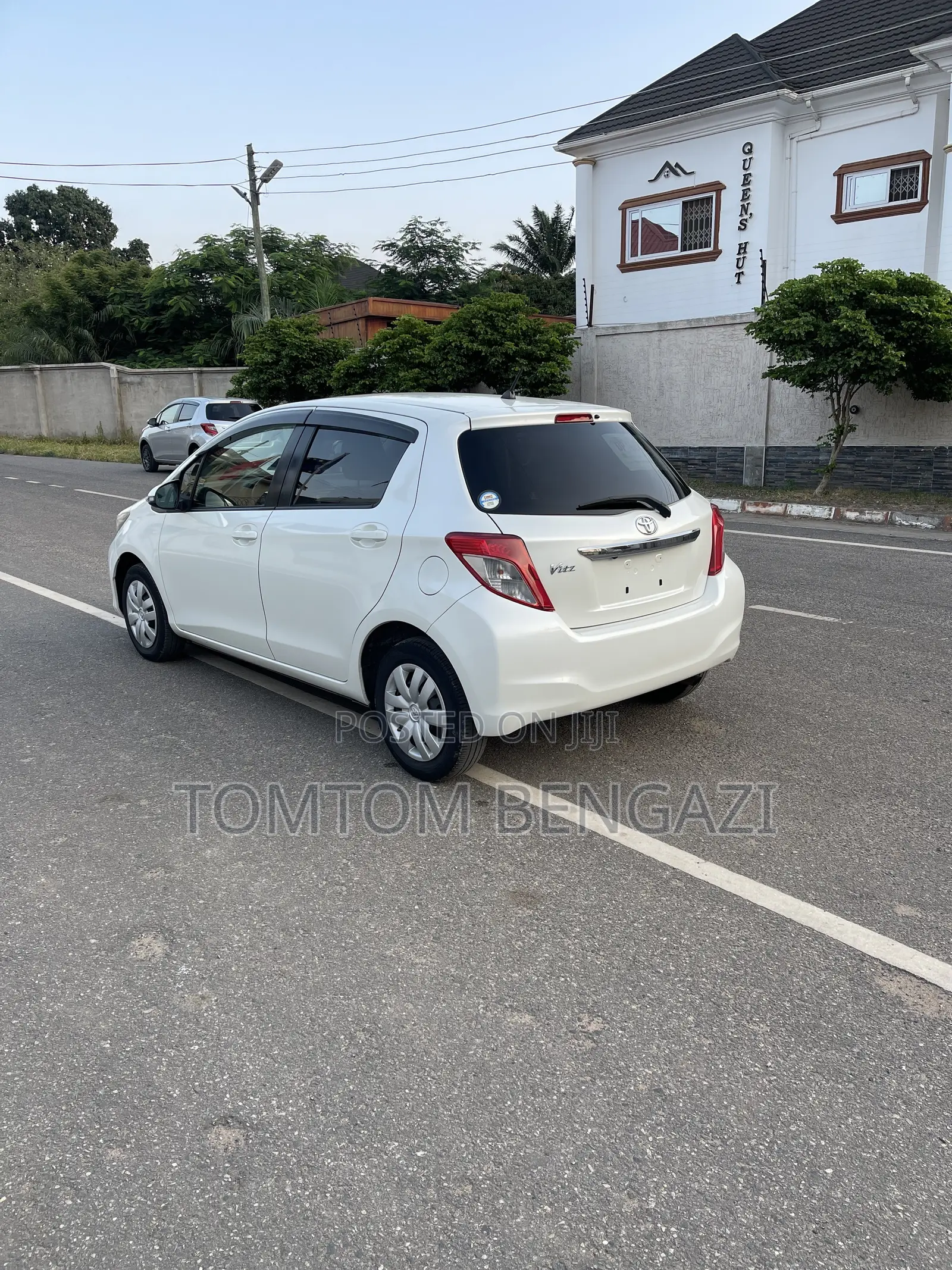 Toyota Vitz 1.3 FWD 5dr 2013 White