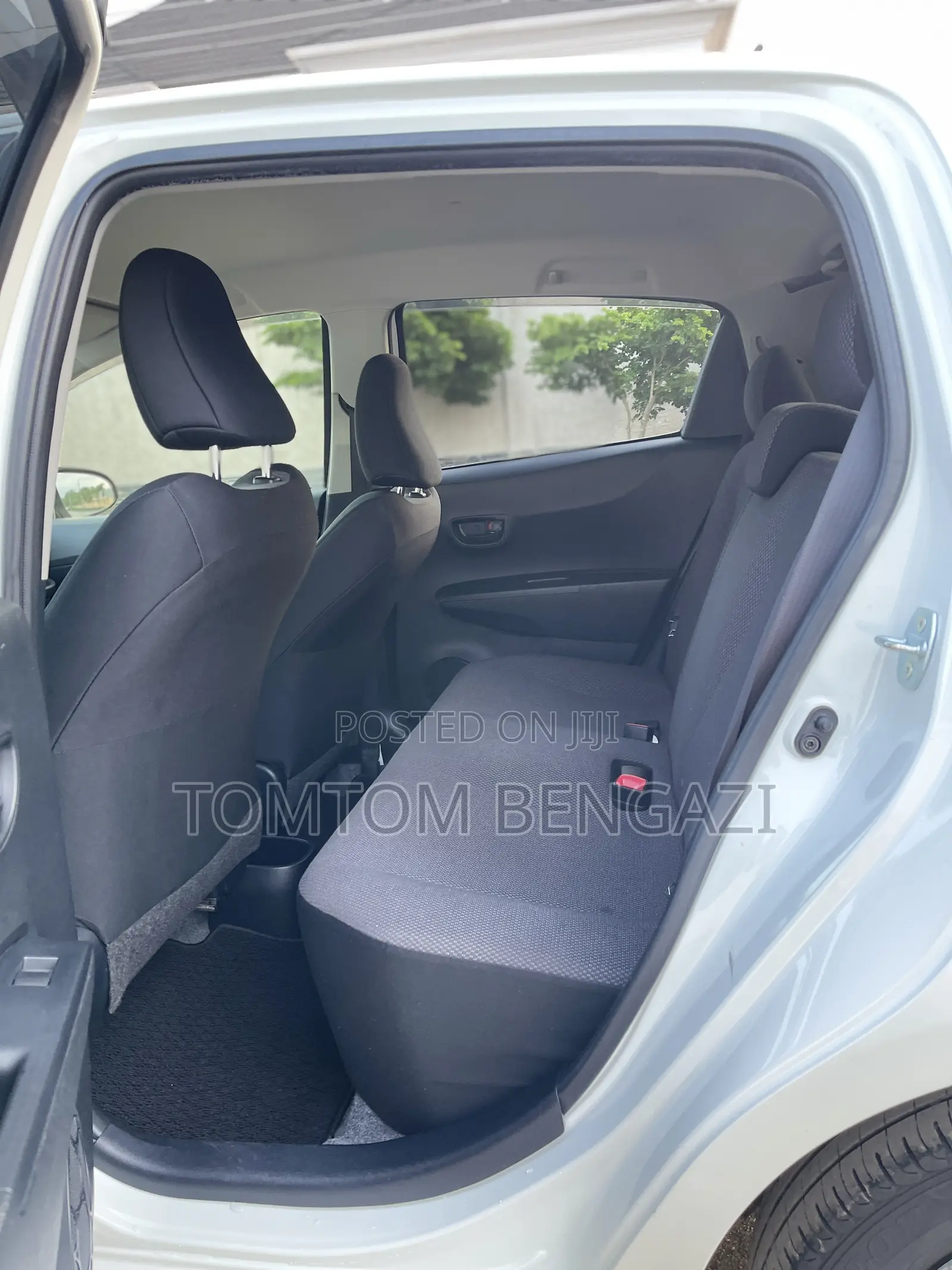 Toyota Vitz 1.3 FWD 5dr 2013 White