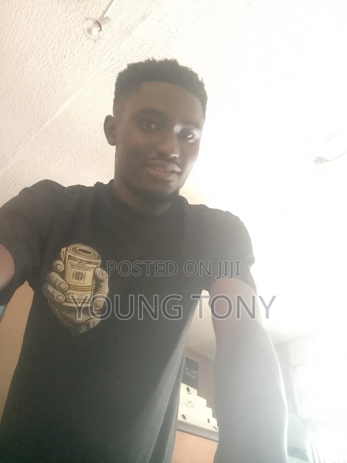 Receptionist , Sales , Houseboy With Accomodation