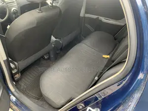 Toyota Yaris Base Sedan 4dr 2010 Blue