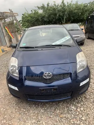 Toyota Yaris Base Sedan 4dr 2010 Blue